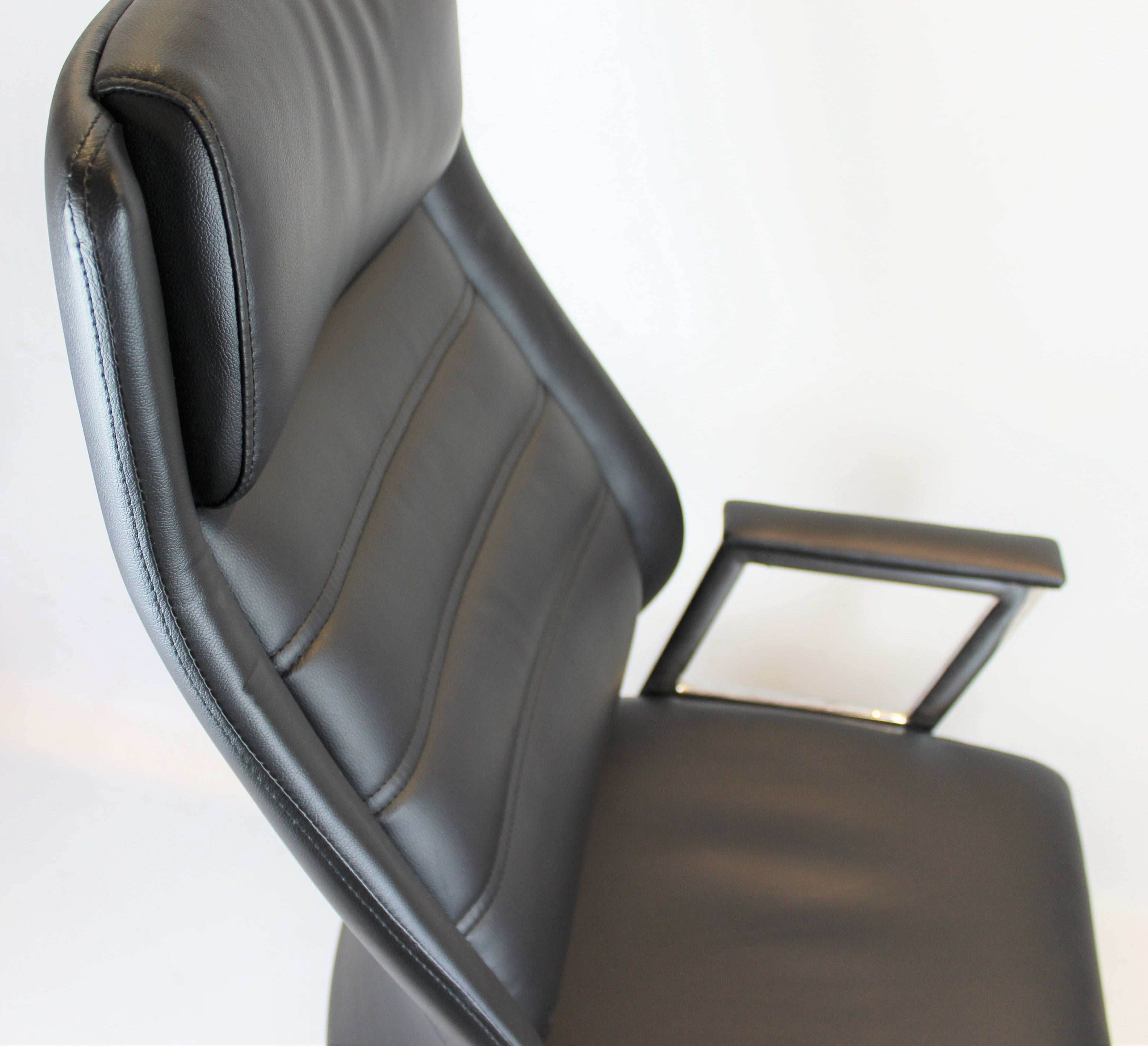 Modern Black Leather Executive Office Chair - DH-103